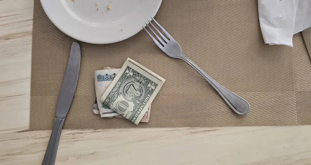 Money left on table after meal